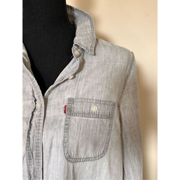 Levi’s Essential Light Grey Denim Button Down Shirt Red Tag Sz Medium - Picture 3 of 7